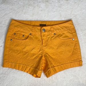 🤩🧡 Embroidered Denim